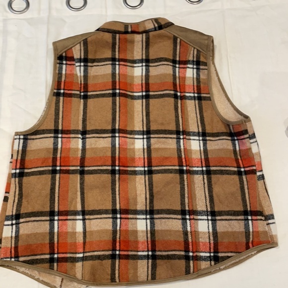 Women’s Vest - Picture 2 of 2